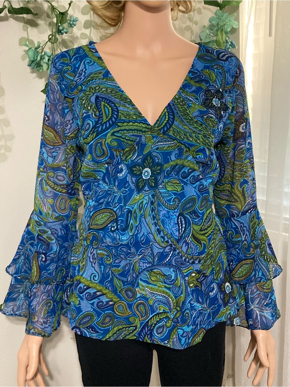 Sz M Vintage She's Cool Blue and Green Paisley V-Neck Beaded Shirt